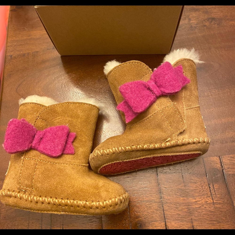 UGG boots for infant and toddlers size 2/3